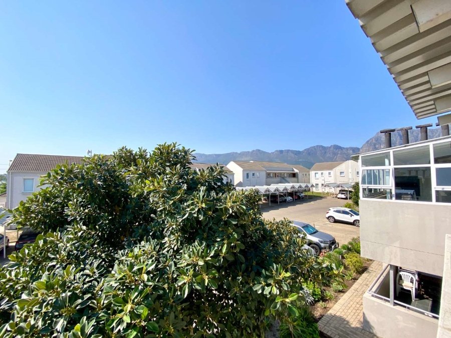2 Bedroom Property for Sale in Klein Drakenstein Western Cape